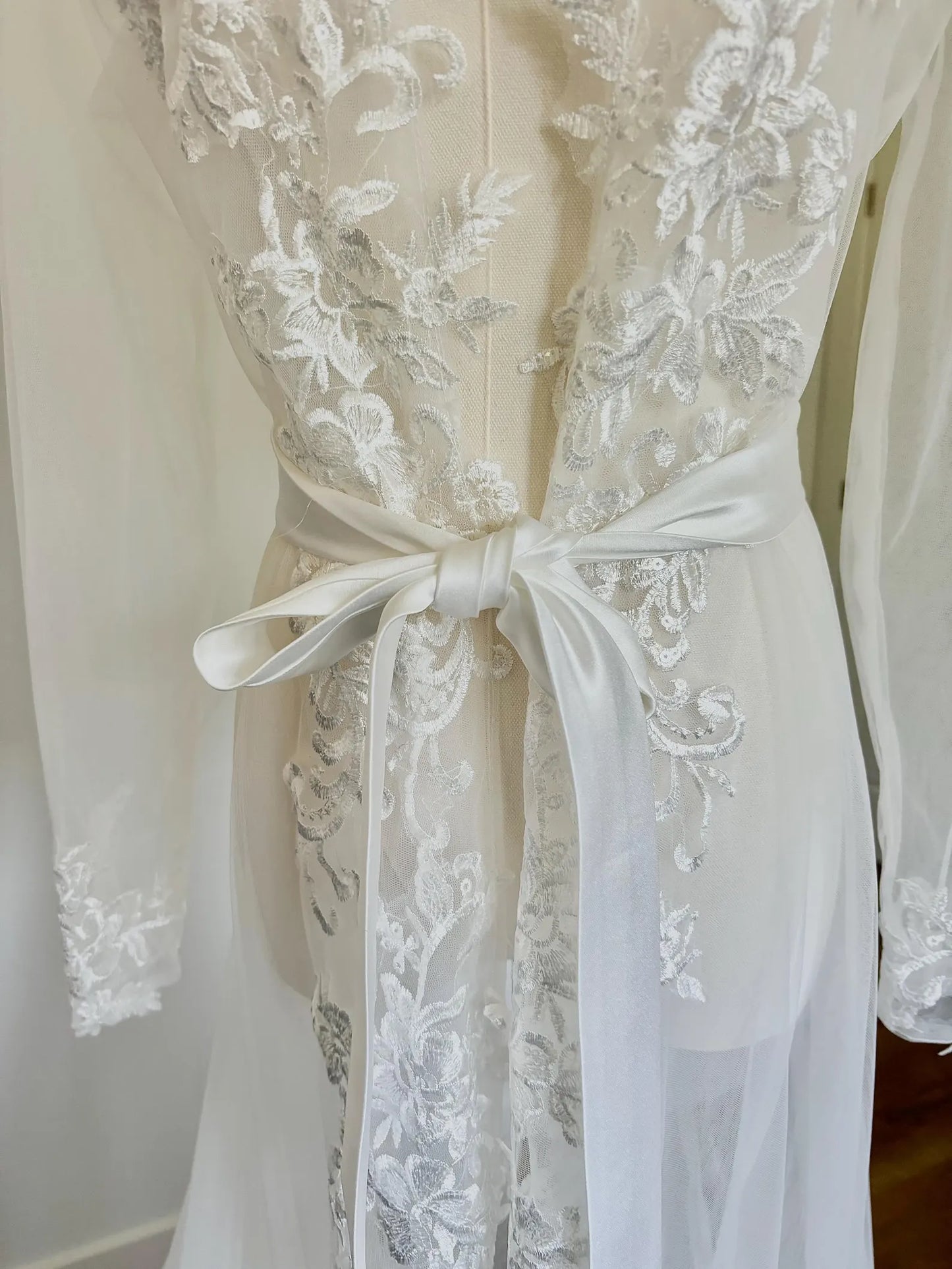 FLORA LACE ROBE