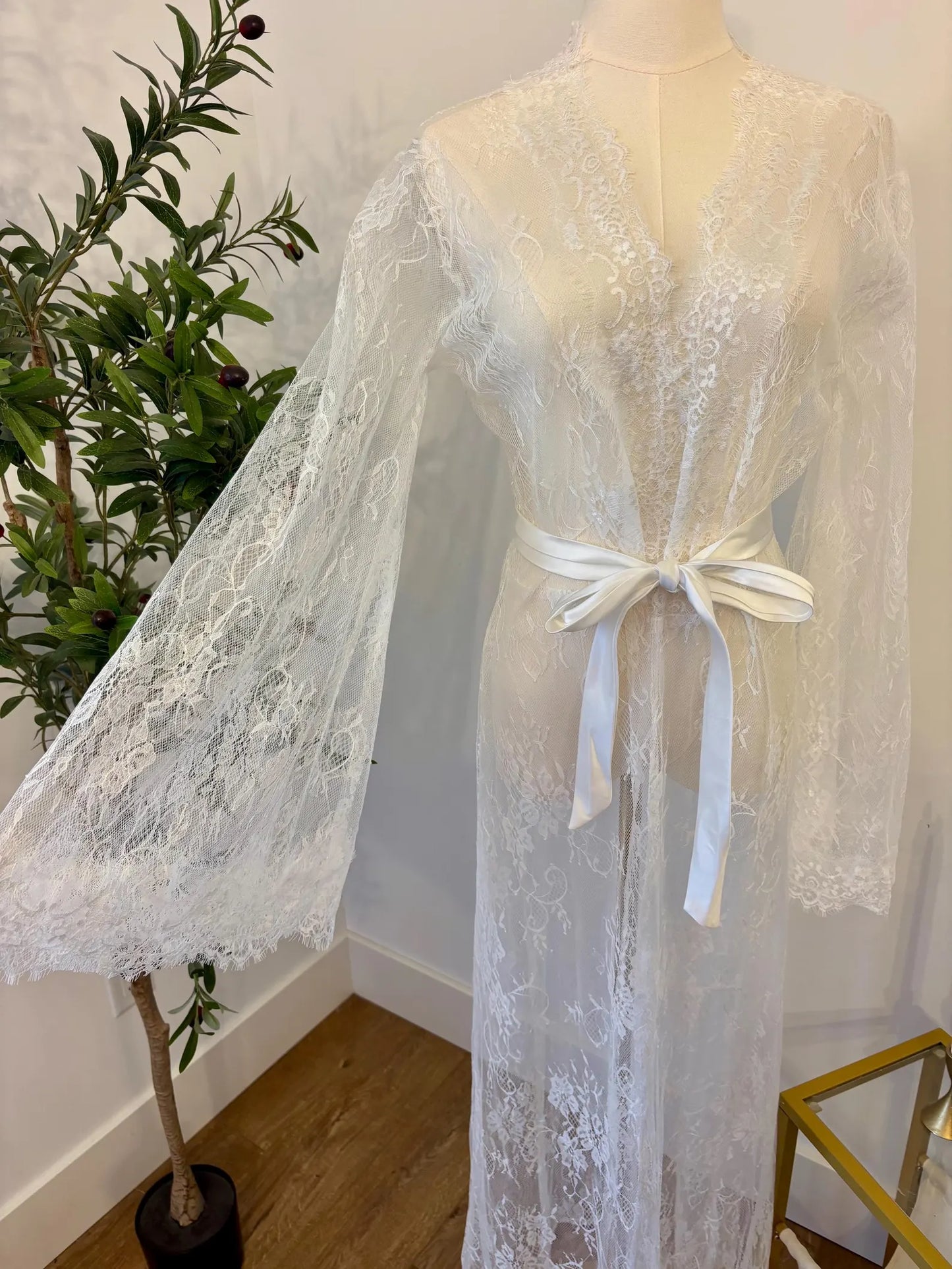 LACE BRIDAL ROBE