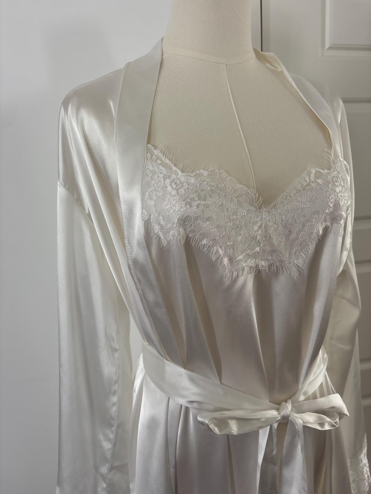 STELLA LACE ROBE SET